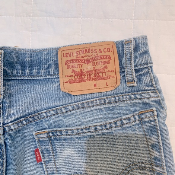 Vintage Levi Cut-off  High-rise Jean Shorts - Picture 4 of 7
